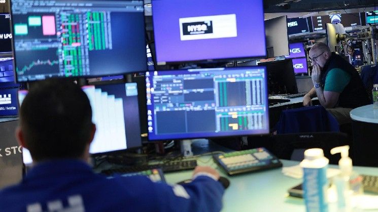 بيتكوين ثابت عند 64 ألف دولار مع تسجيل الأسهم أرقامًا قياسية واقتراب صفقة هرمز