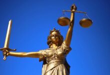 هيئة الأوراق المالية تتهم مصرفيين سابقين في وول ستريت بمخطط تداول داخلي بقيمة 18.5 مليون دولار