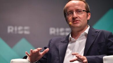 تطلق Crypto.com مشتقات الأسهم المرمّزة مع توسّع منصات العملات الرقمية في سوق الأسهم التقليدية