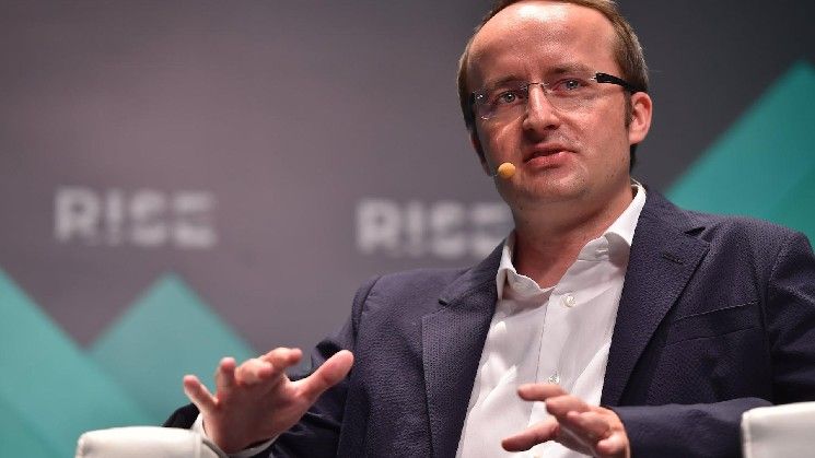 تطلق Crypto.com مشتقات الأسهم المرمّزة مع توسّع منصات العملات الرقمية في سوق الأسهم التقليدية