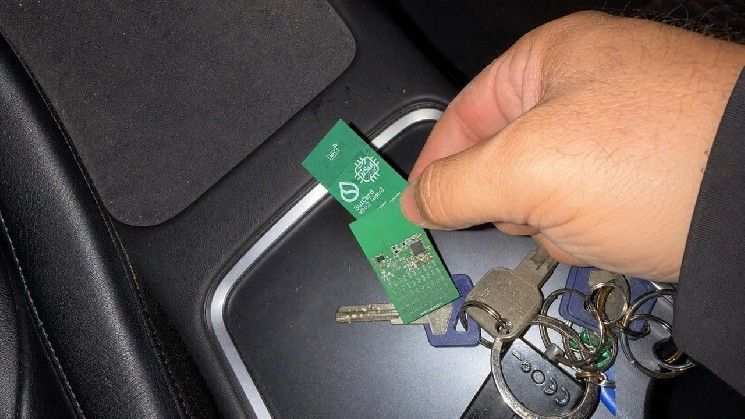 مؤسس Sui يطوّر محافظ أجهزة مقاومة للحوسبة الكمية بسعر 10 دولارات