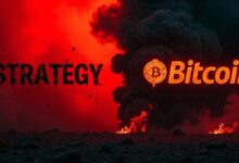 نموذج خزينة البيتكوين تحت النيران: استراتيجية تسجل خسائر بـ8.22 مليار دولار مع هبوط BTC دون 63,000