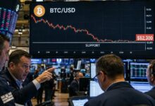 بيتكوين يحافظ على دعم 62,300 دولار مع محاولة تعافٍ قصير المدى