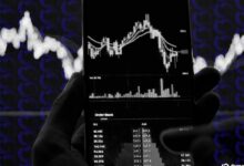 أسهم العملات المشفرة تقفز بقوة مع ارتفاع ستراتيجي 12% وكوينبيس 9%