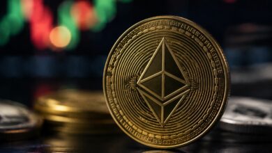 انخفاض سعر إيثريوم: هل يدفع حد التخزين ETH نحو أدنى مستوياته السنوية؟