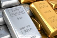 روبرت كيوساكي يتوقع ذهبًا عند 10 آلاف دولار وفضة عند 200 دولار مع اقتراب الدين الأمريكي من 40 تريليونًا