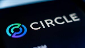 سيركل تجدد اتفاقها مع كوينبيس لعملة USDC وتستبعد توزيع الأرباح