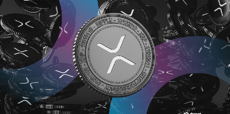 سعر XRP يحافظ على مساره القريب من عامين، لكن الرسوم البيانية تومض بإشارة تحذيرية