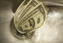 تتجه توقعات هبوط العملات الرقمية إلى خسارة قياسية 2.7 مليار دولار مع صعود البيتكوين نحو 70 ألف دولار