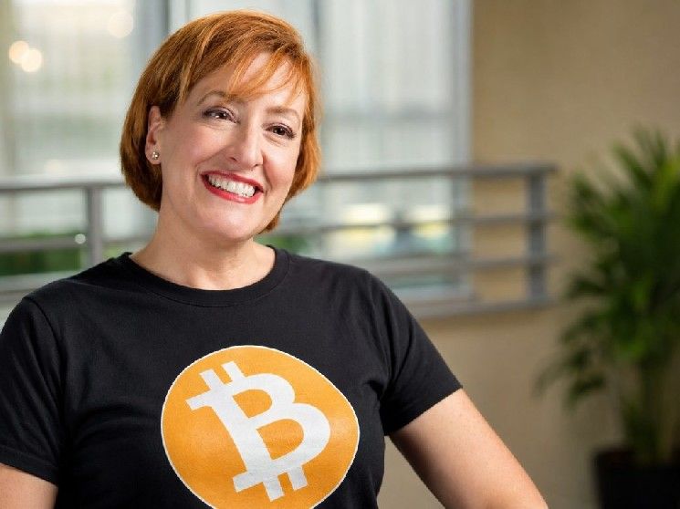 لماذا ارتفعت البيتكوين فعلياً؟ هل انتهت دورة الأربع سنوات؟ إليك آراء كايتلين لونغ