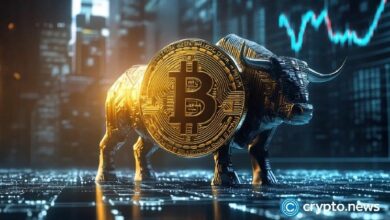 بيتكوين تكسر حاجز 76 ألف دولار مع تسارع تدفقات صناديق الاستثمار المتداولة
