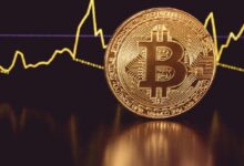 بيتكوين تستهدف 67,000 دولار مع تشكل قاع محتمل