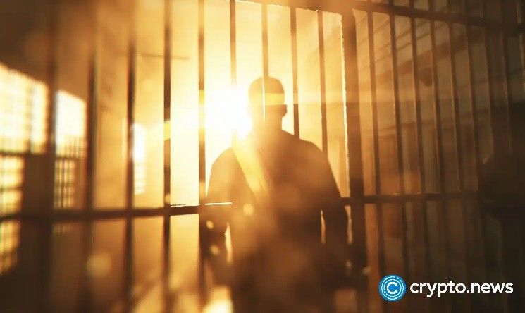 سنغافورة تسجن ستة متورطين في سرقة 4.9 ملايين دولار من العملات الرقمية عبر البوكر