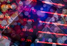 النفط يرتفع وبيتكوين يهبط مع استهداف أمريكا لناقلات النفط الإيرانية