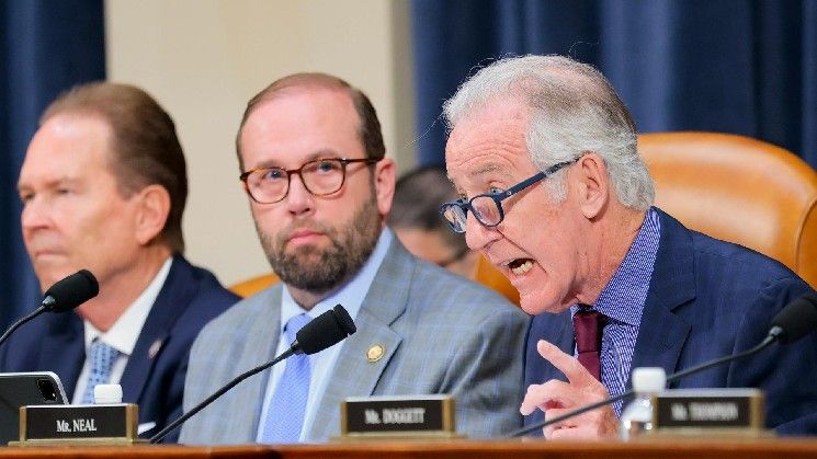 لجنة الضرائب بمجلس النواب الأمريكي تدفع مشروع قانون ضرائب العملات الرقمية بعد إخفاق Clarity Act