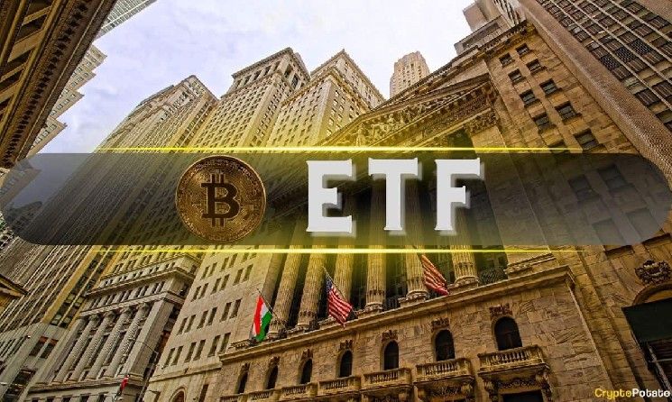 بيتكوين يختبر مقاومة 82 ألف دولار مع تعاظم مشتريات صناديق الاستثمار المتداولة