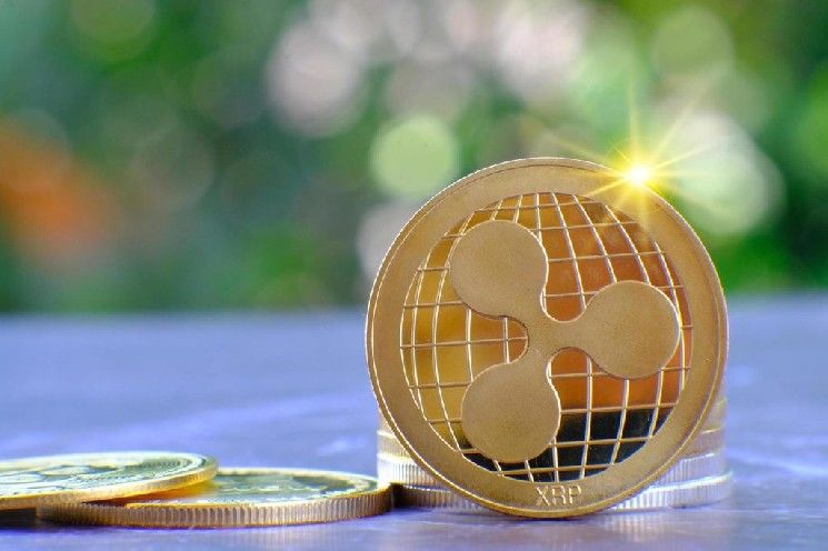 محلل عملات رقمية شهير يتوقع صعود XRP إلى 60 دولارًا