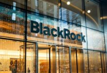 بلاك روك تقود خروج 236 مليون دولار من صناديق بيتكوين المتداولة بينما تجذب صناديق XRP استثمارات بـ14 مليون دولار