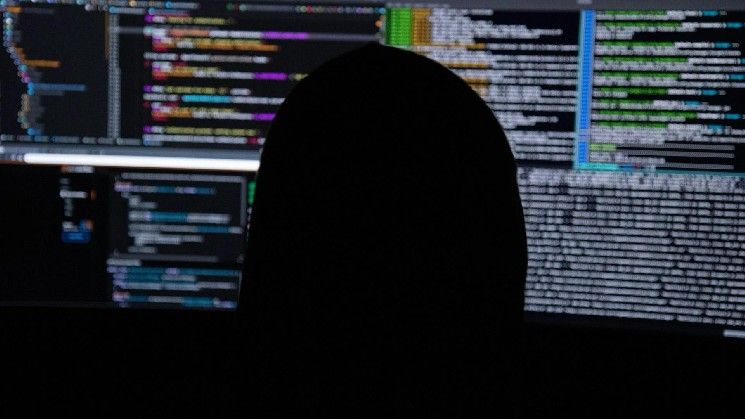 كيف سمح خطأ برمجي بسيط لقراصنة بسحب 7.8 مليون دولار من محفظة عملات رقمية
