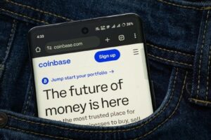 كوين بيس تطور حساباً مالياً للذكاء الاصطناعي.. والرئيس التنفيذي برايان أرمسترونغ يلمّح