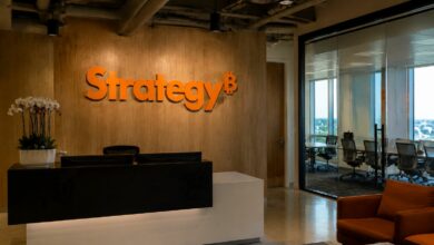سهم Strategy (MSTR) يتراجع 5% مع تعثر قانون Clarity