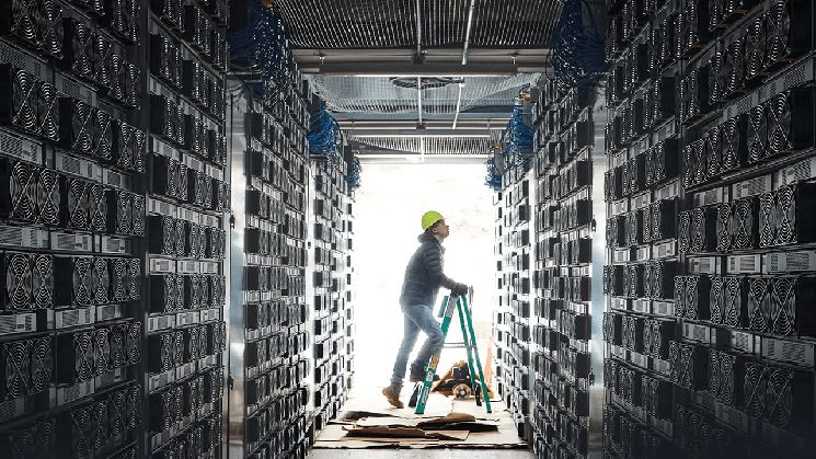 انخفاض معدل هاش البيتكوين لأول مرة في سوق هابط مع انتقال المعدّنين للذكاء الاصطناعي