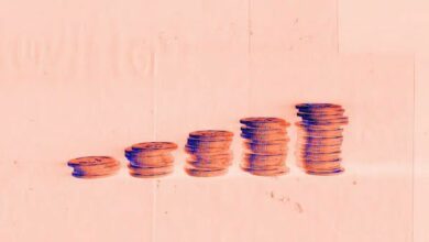 سعر البيتكوين يصمد عند 77 ألف دولار: الصناديق تشتري والجمهور يترقب